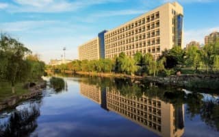 中南财经政法大学校园风光图