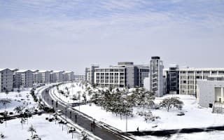 校园雪景