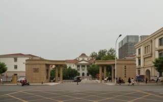 天纬路校区门