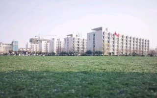 郑州工商学院--体育场